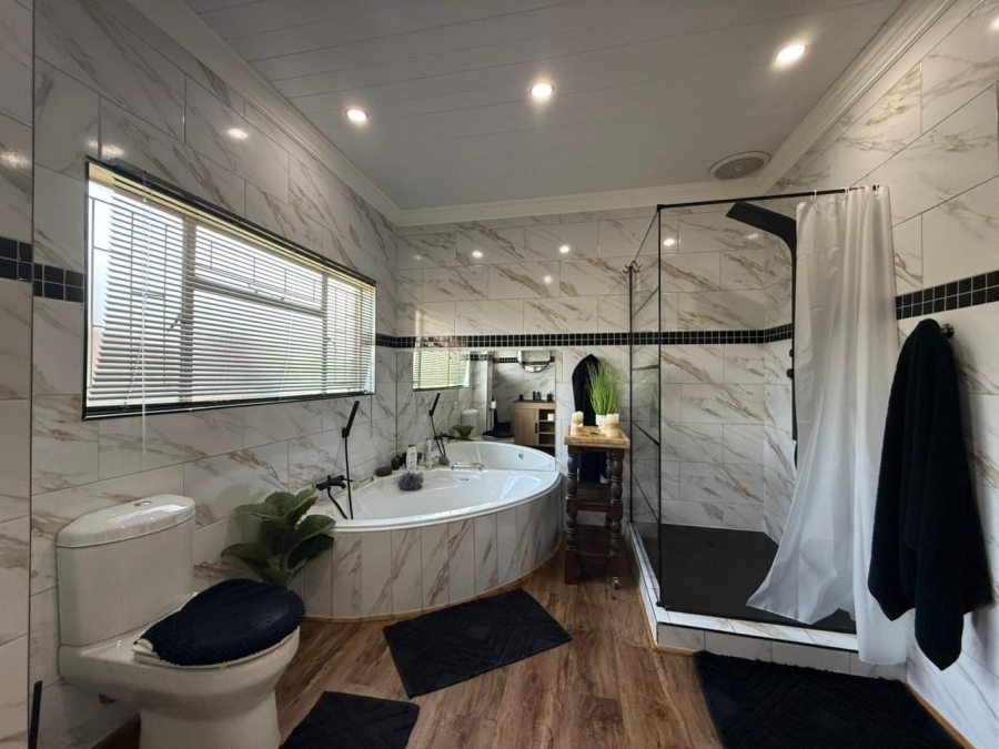 4 Bedroom Property for Sale in Naudeville Free State